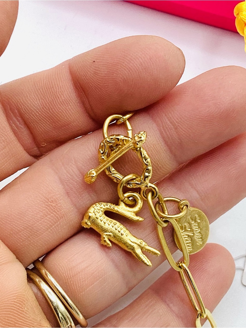 Susan Shaw Gold Link Bracelet with Alligator Charm - Picture 6 of 6